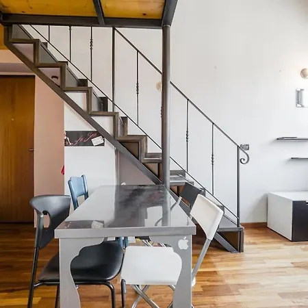Apartment Luminoso Appartamentino In Centro Per 4 Turin